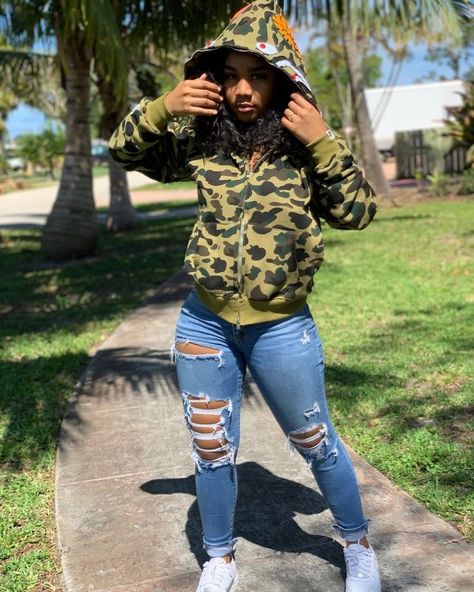 bape hoodie casual outfit inspo / @theyloveleaa Hoodie Casual Outfit, Bape Outfits, Outfits Baddie, Bape Hoodie, Matching Outfits Best Friend, Teen Swag Outfits, Fashion Gal, Shoes Outfit Fashion, Day Outfits