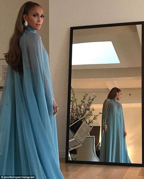 Valentino Gowns, Alex Rodriguez, Valentino Couture, Blue Evening Dresses, Harry Winston, Blue Gown, Jennifer Lopez, Women's Style, Beautiful Dresses