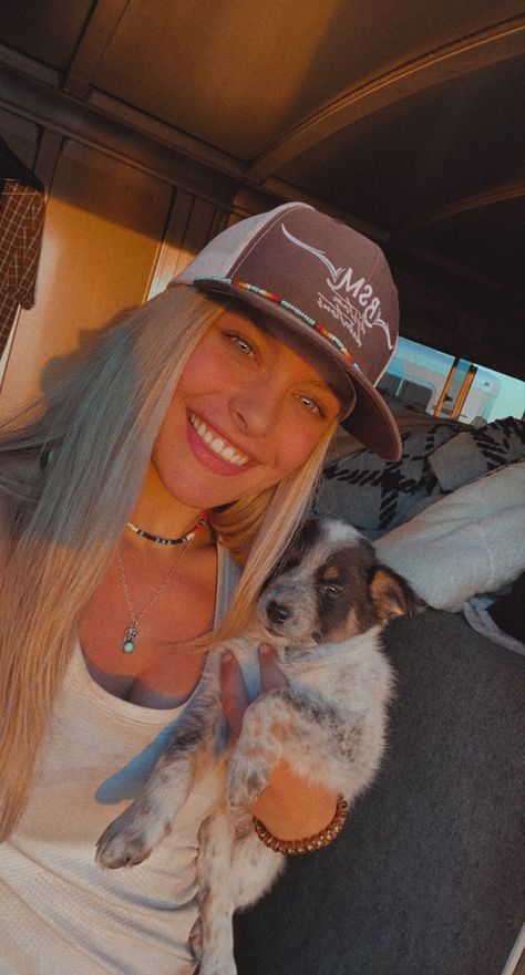 Western Profile Pic, Western Dog Aesthetic, Western Clothes Aesthetic, Western Hat Hairstyles, Kimes Ranch Hat Outfit, Girly Western Aesthetic, Western Summer Aesthetic, Western Puppy, Aesthetic Western Outfits