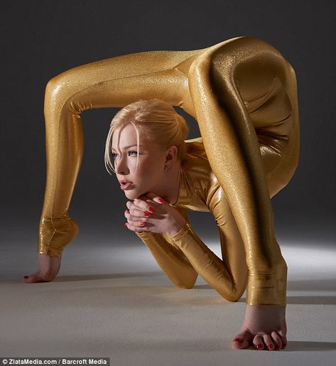 Zlata is seemingly totally un-phased by the unbelievable shapes she twists her body into ... Contortion Training, Hot Yoga Poses, Psy Art, Anatomy Poses, Yoga For Flexibility, Dynamic Poses, Weird Pictures, Body Poses, Action Poses