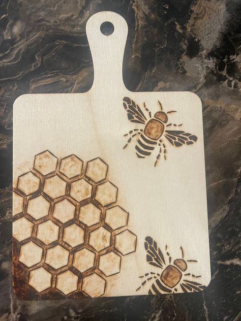 Handcrafted wood burned honey bee serving tray. 6x9 unique one of a kind cheese/appetizer tray, sealed with food grade mineral oil Wood Burned Tray, Bee Themed Decor, Bee Wood Burning, Bee Kitchen, Bee Stuff, Cheese Appetizer, Appetizer Tray, Wood Crafting, Appetizer Trays