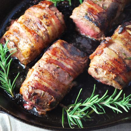 Bacon-Wrapped Venison Loin with Raspberry Sauce - Amee's Savory Dish Bacon Wrapped Venison, Deer Steak Recipes, Recipes With Bacon, Venison Loin, Venison Steak Recipes, Backstrap Recipes, Deer Steak, Venison Backstrap, Deer Recipes