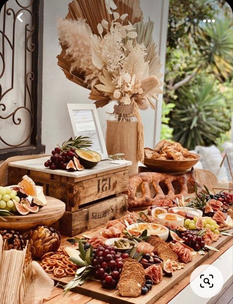 Antipasto Wedding Table, Boho Birthday Food Ideas, Cheese Table Wedding, Wooden Props, Boho Food, Grazing Food, French Buffet, Grazing Boxes, Cheese Table