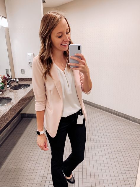 Shop Light Pink Open Front Blazer and other curated products on LTK, the easiest way to shop everything from your favorite influencers. Pink Blazer Outfit Work, Light Pink Blazer Outfit, Pink Blazer Outfit, Light Pink Blazer, Light Pink Blazers, Outfit Work, Look Formal, Easy Work, Blazer Outfit