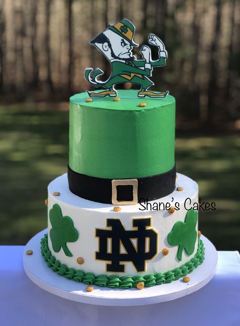 Norte Dame fighting Irish birthday cake Irish Birthday Cake, Irish Cake, Sant Patrick, Noter Dame, St Patricks Day Cakes, Irish Birthday, Football Cake Toppers, Irish Theme, Football Cake