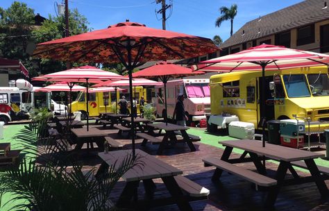 Food Truck With Tables And Chairs, Food Truck Seating Ideas, Food Truck Seating, Waikiki Food, Food Truck Park, Kite Beach, Rooftop Restaurant Design, Food Truck Wedding, Bar Counter Design