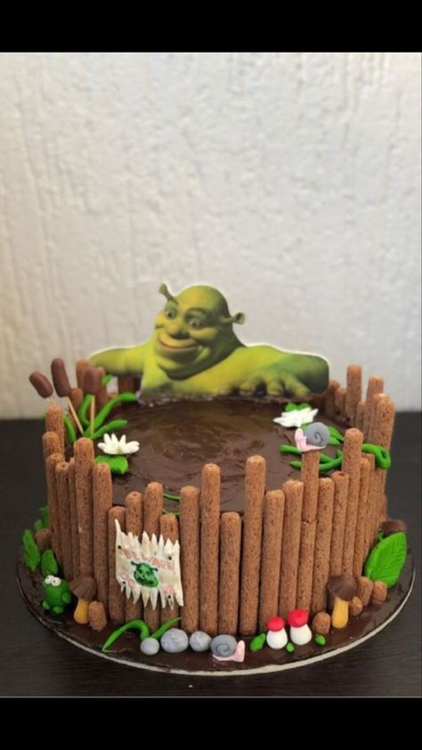 Shrek Inspired Party, Shrek And Fiona Birthday Party Ideas, Shrek Food Ideas Party, Shrek Bday Cake, Shrek Birthday Cake Ideas, Shrek Swamp Cake, Shrek Birthday Party Cake, Shrek Themed Desserts, Shriek Birthday Party Ideas