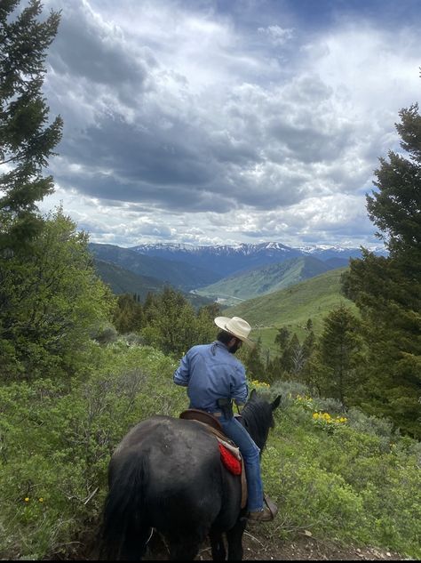 Mountain Cowboy, Western Horror, Wyoming Trip, Cowboy Song, Wyoming Mountains, Wyoming Cowboys, Cowboy Romance, Lord Huron, Country Cowgirl