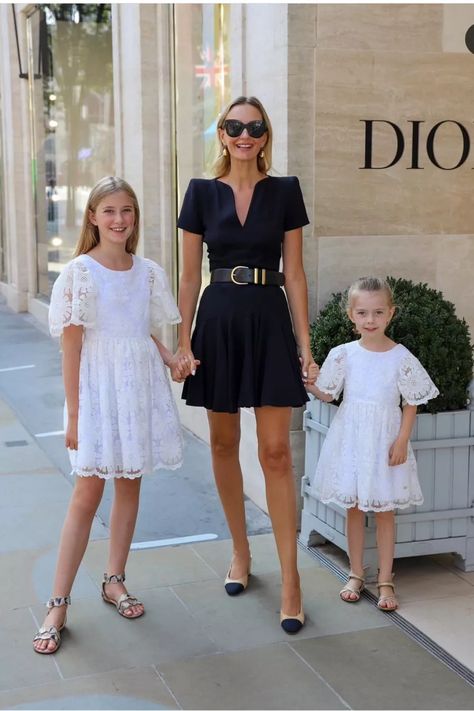 Rich Mom Aesthetic Summer, Old Money Mom Outfits, Elegant Mom Outfits, Young Mom Outfits, Classy Dressing, Mom Influencer, Preppy Mom, Rich Mom, Old Money Outfit