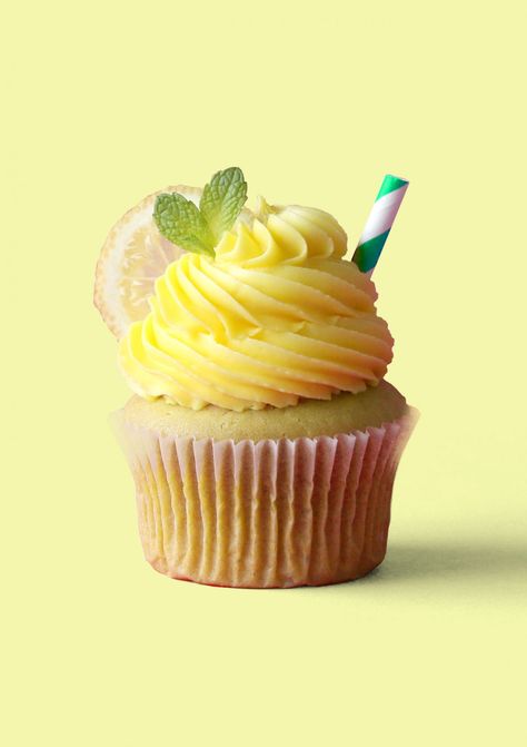 Ice Tea Lemonade Cupcakes - The Scranline: Impressive desserts to quick and simple dinner ideas! Cupcake Photography, Cupcake Videos, Lemonade Cupcakes, Case Manager, Iced Tea Lemonade, Tea Lemonade, Impressive Desserts, Cupcake Flavors, Arnold Palmer