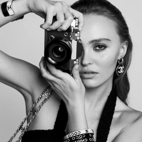 Chanel Photoshoot, Lily Rose Depp Chanel, Lily Depp, Chanel Poster, Chanel Aesthetic, Chanel Black And White, Trust Fund, Inspo Pics, Model Aesthetic