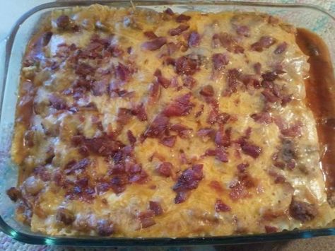 Easy Bacon Cheeseburger Lasagna Cheeseburger Lasagna Recipe, Hamburger Lasagna, Cheeseburger Lasagna, Cheese Lasagna, Easy Bacon, Cauliflower Casserole, Bacon Cheeseburger, Glass Baking Dish, Lasagna Recipe