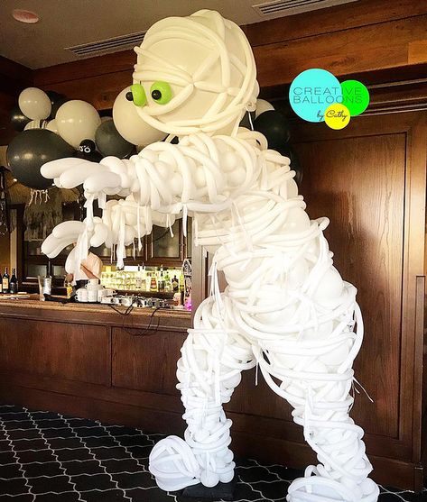 Creative Balloons by Cathy - Balloon Artist, balloon twisting ent Spooky Balloons, Halloween Balloons Decorations, Camarillo California, Halloween First Birthday, Twisting Balloons, Holiday Balloons, Deco Ballon, Balloon Artist, Balloon Crafts