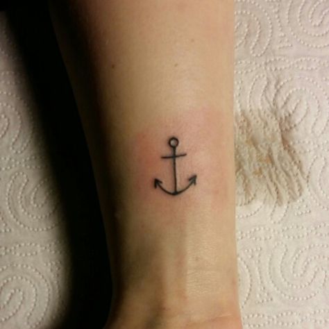 Anker Tattoo Design, Small Anchor, Anchor Tattoo Design, Anker Tattoo, Cross Tattoos For Women, Anchor Tattoos, Anchor Tattoo, Detailed Tattoo, Cool Small Tattoos