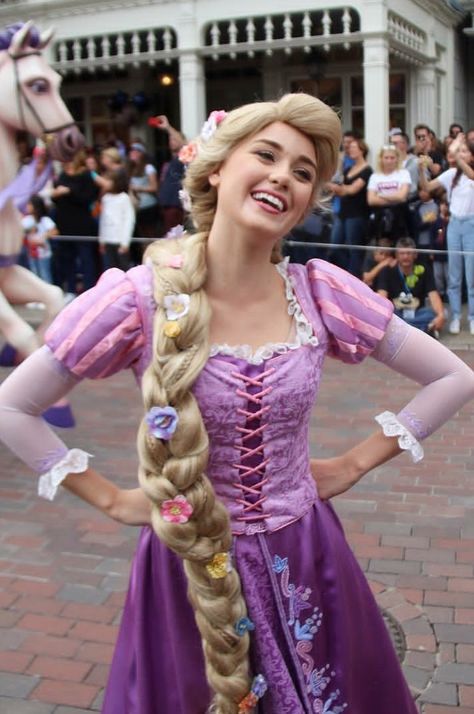 rapunzel tangled Rapunzel Face Character, Tangled Cosplay, Rapunzel Cosplay, Rapunzel Costume, Disney Princess Rapunzel, Fantasia Disney, Disney Face Characters, Princess Cosplay, Princess Pictures