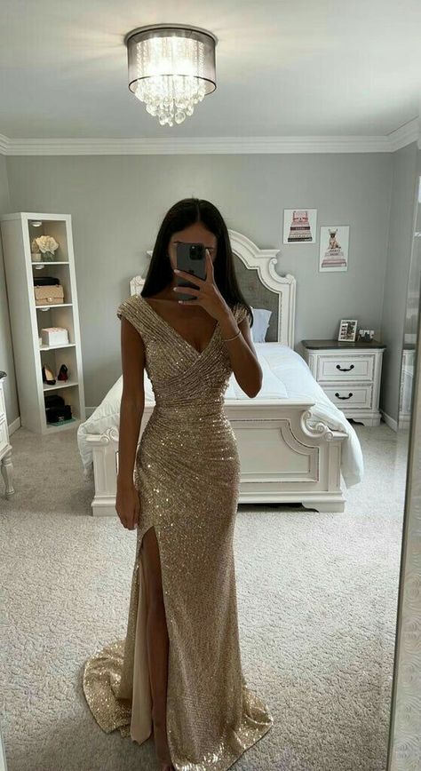 Mermaid Prom Dresses Sparkly, Gold Sequin Gown, Prom Dresses Sparkly, Sequin Prom Dresses, Long Evening Gowns, Pretty Prom Dresses, Looks Street Style, Sequin Gown, Looks Chic