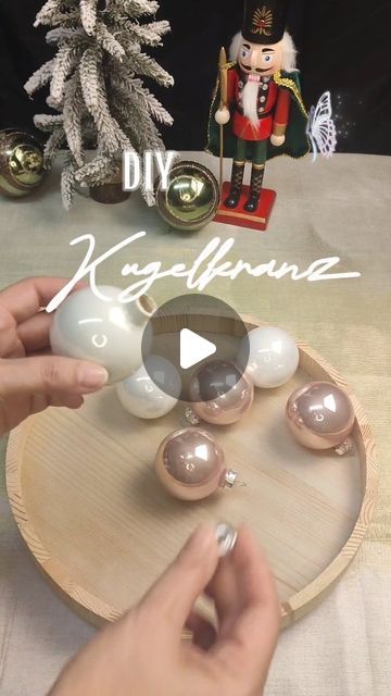 Diy Christmas Decorations For Gifts, Christmas Balls Decorations Ideas Diy, Adventgestecke Modern, Christmas Bauble Ideas, Deco Noel Diy, Diy Noel Decoration, Christmas Deco Diy, New Christmas Crafts For 2024, Xmas Crafts To Sell