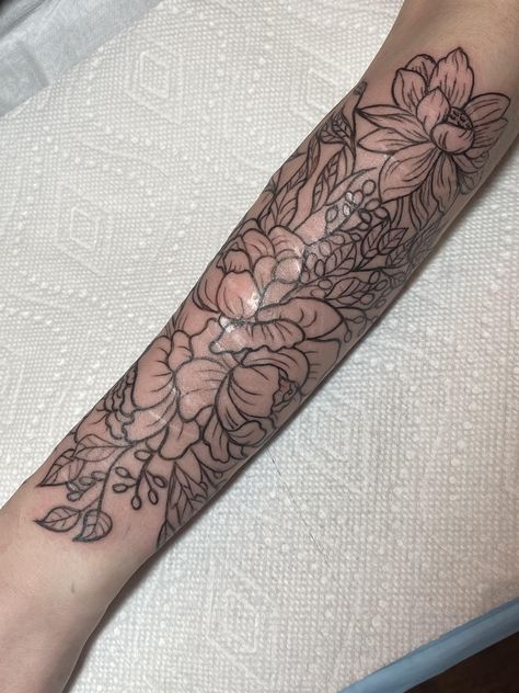 Arm Tattoos To Cover Scars, Cover Up Tattoos For Women, Tattoo Over Scar, Scar Cover Up, Tattoos To Cover Scars, Scar Tattoo, Forearm Tattoo Women, R Tattoo, Arm Tattoos For Women