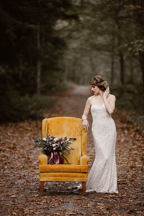 Vintage Chair Photoshoot, Chair Poses, Boho Photoshoot, Autumn Bridal, Shooting Inspiration, Smoky Mountain Wedding, Bridal Photography Poses, Dress Photoshoot, Bridal Pictures