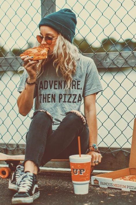 Adventure, then pizza Pizza App, Skateboard Party, Skater Girl Style, Eating Pizza, Dominos Pizza, Indie Hipster, Skate Girl, Skater Girl Outfits, Skate Style