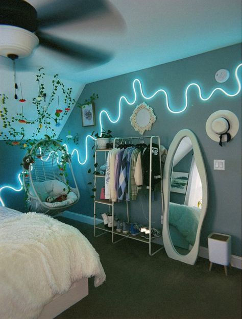 Bendable Led Lights, Bedroom Ideas Neon Sign, Wavy Room Decor, Initial Room Decor, Led Mirror Bedroom Ideas, Wavy Neon Light, Wavy Led Mirror, Bedroom Rope Lighting Ideas, White Metal Frame Bedroom Ideas