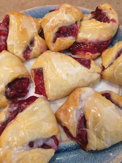 Easy Cherry Turnovers Fruit Turnovers Crescent Rolls, Easy Cherry Filled Crescents, Crescent Roll Cherry Turnovers, Crescent Rolls With Cherry Pie Filling, Cherry Turnovers With Crescent Rolls, Crescent Roll Desserts Easy, Easy Cherry Turnovers, Crescent Ideas, Biscuit Desserts