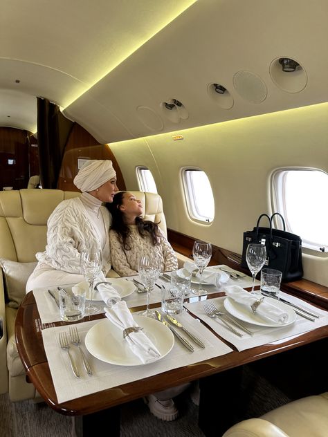 Billionaire Family Lifestyle, Billionaires Wife, Billionaire Women, Billionaire Husband, Plane Hacks, Billionaire Aesthetic, Millionaire Lifestyle Luxury, Billionaire Lifestyle Luxury Living, Flight Essentials