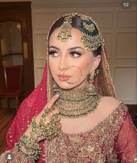 Baraat Makeup Pakistani, Mendhi Outfit Bridal, Nepali Makeup, Bridal Jewellery Pakistani, Desi Bridal Makeup, Makeup Traditional, Pakistani Makeup Looks, Soft Bridal Makeup, Pakistani Makeup