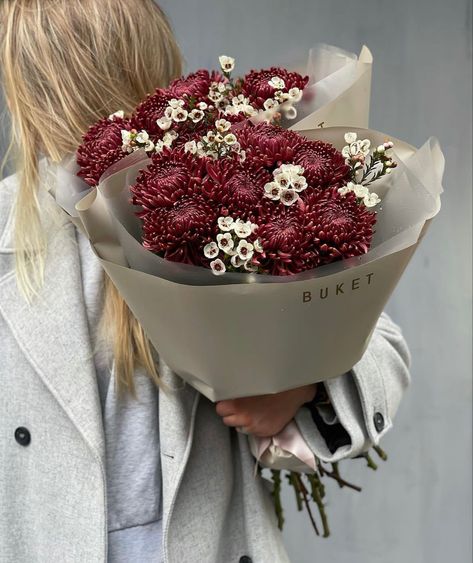 Autumn Flower Bouquet, Red Bouquet, Boquette Flowers, Flower Bucket, Nothing But Flowers, Flower Therapy, Beautiful Bouquet Of Flowers, Bouquet Of Flowers, Flower Backdrop