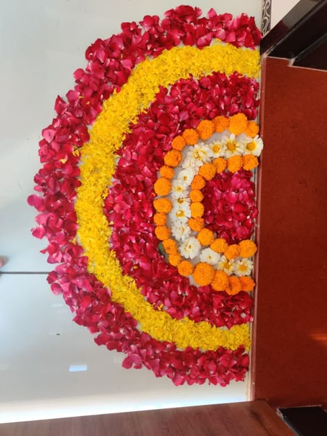 Half Circle Flower Rangoli, Semi Circle Flower Rangoli, Simple Welcome Decoration, Welcome Flower Rangoli, Welcome Rangoli With Flowers, Kanku Pagala Decoration, Kanku Pagla Decoration At Home, Onam Decor, Rangoli With Flowers