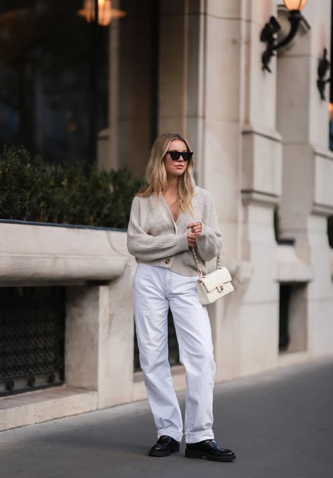 Denim Jeans Outfit Summer, White Denim Jeans Outfit, Black Overcoat, Chic Cardigan, White Jeans Outfit, Seal Of Approval, Jeans Outfit Summer, White Distressed Jeans, Baggy Style