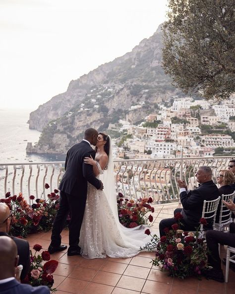 Lost In Love Photography (@lostinlove_photography) • Instagram photos and videos October Elopement, Hotel Marincanto, Wedding Positano, Elopement Bouquet, Mexico Wedding Venue, Positano Wedding, Amalfi Coast Wedding, Beach Wedding Inspiration, Elopement Dress