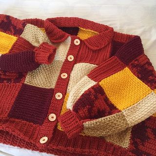 Crochet Gryffindor, Jumper Ideas, Cable Knit Throw Blanket, Crochet Fairy, Crochet Fashion Patterns, Crochet Cross, Crochet Woman, Diy Crochet Projects, Crochet Motif