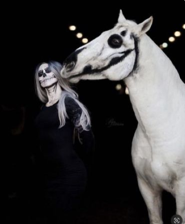 Halloween Costumes For Equestrians, Halloween Costume With Horse, White Horse Halloween Costumes, Skeleton Horse Art, Horse And Rider Halloween Costumes, Halloween Horse Photoshoot, Halloween Costumes For Horses And Rider, Horse Halloween Costumes Ideas, Halloween Horse Costumes