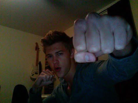 Austin Butler 2000s, Funny Austin Butler Pictures, Austin Butler Funny Pictures, Austin Butler Rare, Austin Butler Selfie, Austin Butler Funny, Elvis Presley Old, Austin Elvis, The Shannara Chronicles