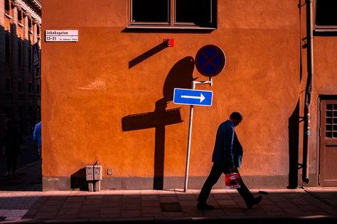 Color Street Photography, Street Photography Color, Modern Street Photography, Abstract Street Photography, Street Life Photography, Contrast Photography, Levitation Photography, Eren Aot, Street Portrait