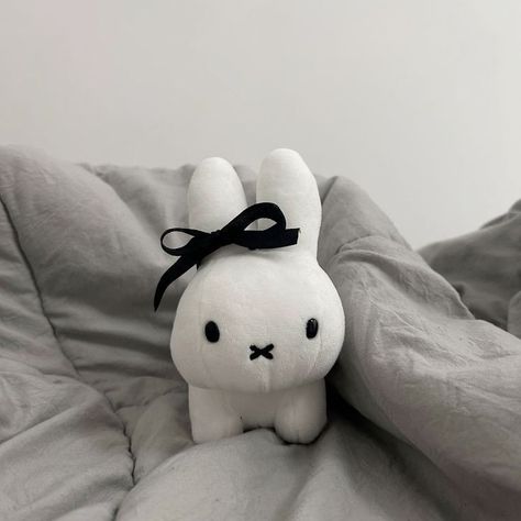 Gray Aesthetic, Korean Aesthetic, Dessin Adorable, Black And White Aesthetic, Cute Stuffed Animals, Discord Server, White Aesthetic, Black Bow, Black Aesthetic