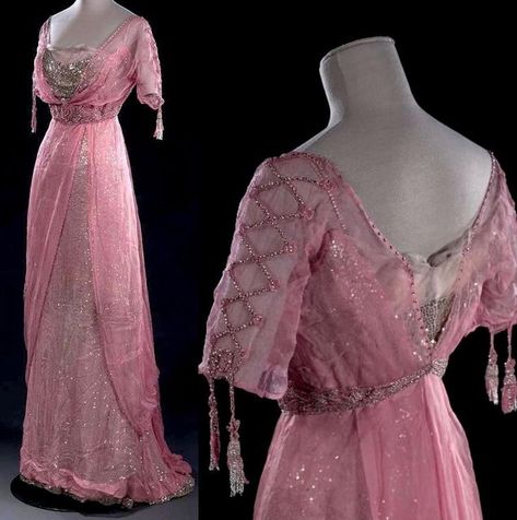 1912 Dress, Egypt Dress, Pink And Sparkly, Belle Epoque Fashion, Historical Gowns, Gown Ideas, Fantasy Outfits, Dress History, Silk Tulle