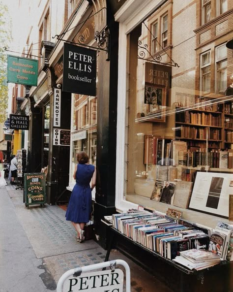 Book Alley, London Alley, Secondhand Bookshop, Book Shops, Secret London, Cross Road, Bookstore Cafe, Charing Cross, Book Cafe