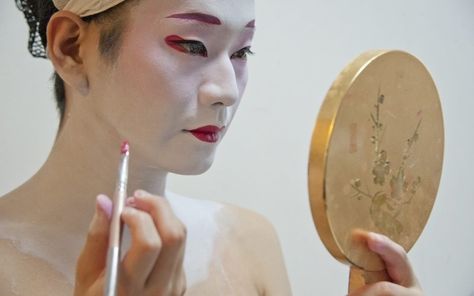 ~The Secret World of Male Geishas, taikomochi... Male Geisha, Geisha Makeup, Geisha Art, The Secret World, Bars And Clubs, Japanese Geisha, Trendy Makeup, Japanese Men, Pretty Eyes