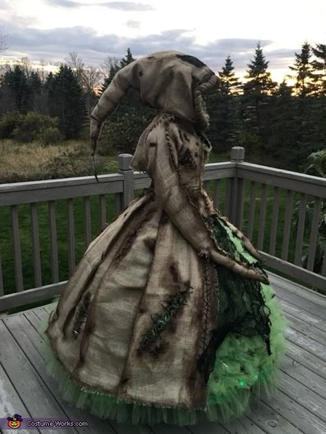 Oogie Boogie Dress, Oogie Boogie Cosplay, Orianna League Of Legends, Oogie Boogie Costume, Green Lights, Diy Kostüm, Christmas Classic, Halloween Costume Contest, Ball Gown Skirt