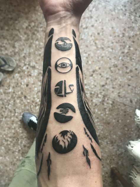 Divergent Tatoos Ideas, Divergent Tattoo Ideas, The 100 Tattoo, Four Tattoo, Divergent Tattoo, Tattoo Ideas Males, Henna Style Tattoos, Armor Tattoo, Sak Yant Tattoo