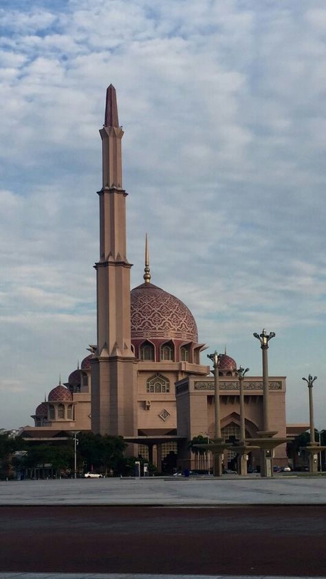 Masjid Putrajaya Masjid Putrajaya, Beautiful Mosque, Putrajaya, Beautiful Mosques, Cute Cartoon Wallpapers, Cartoon Wallpaper, Taj Mahal, Wallpapers, Building