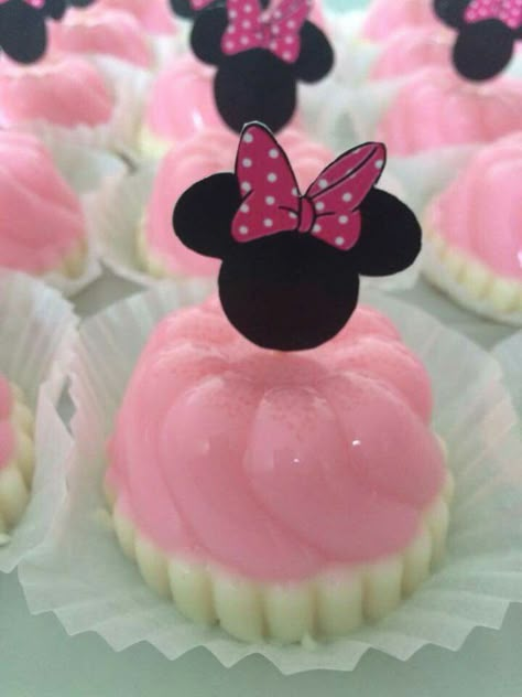 . Minnie Mouse Gelatina, Mini Mouse 1st Birthday, Disney Princess Cupcakes, Minnie Mouse Birthday Theme, Minnie Mouse Theme Party, Minnie Mouse Cookies, Minnie Mouse Birthday Party Decorations, Minnie Mouse Birthday Cakes, Birthday Party Snacks