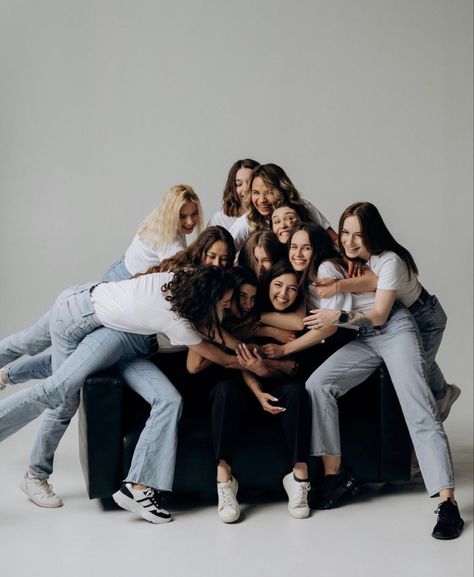 Modern Group Photoshoot, Family Of 6 Picture Poses Studio, Vogue Group Photoshoot, Group Studio Shoot, Studio Group Photoshoot Ideas, Group Of Women Photoshoot, Group Studio Photoshoot, Women Group Photoshoot Ideas, Creative Group Photoshoot Ideas