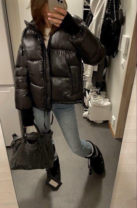 Europe Fall Outfits, Vinter Mode Outfits, Outfits For 2023, Puffer Jacket Outfit, Look Legging, Viral On Tiktok, Estilo Indie, Skandinavian Fashion, Chique Outfits