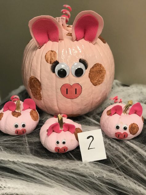 Pumpkin Pig Ideas, Pumpkin Decorating Animals, Farm Animals Pumpkin Painting, Pig Pumpkin Decorating, Pig Pumpkin Painting Ideas, Pig Painted Pumpkin, Farm Animal Pumpkins, Animal Pumpkin Decorating, Pig Pumpkin Painting