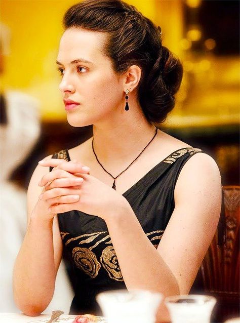 Lady Sybil Crawley: No one ever learned anything from a governess except for French, and how to curtsy.    #downtonabbey Downton Abbey Hairstyles, Mary Crawley, Downton Abbey Costumes, Lady Mary Crawley, Lady Sybil, Jessica Brown Findlay, Downton Abbey Fashion, Jessica Brown, Downton Abby