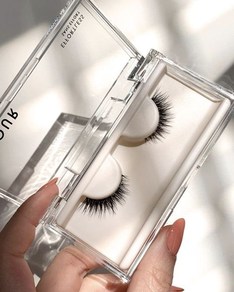 The Flase Lashes you need in your life! Gluten Free Beauty Products, Gluten Free Makeup, 2021 Makeup, Exfoliate Scalp, Scalp Hair Growth, Velour Lashes, Ren Clean Skincare, Vegan Hair Care, Luxury Lashes