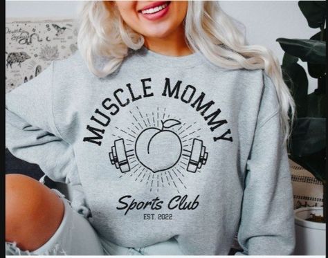 Gym Shirts For Women, Women Bodybuilder, Gym Sweatshirt, Muscle Mommy, Fitness Shirt, Sweatshirt Oversized, Gym Fits, Cute Shirt Designs, Gym Clothes